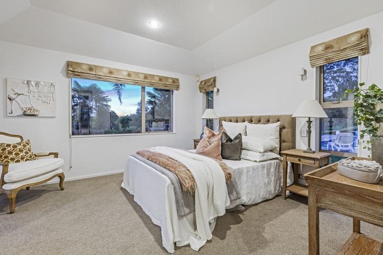 Photo of property in 127 Vaughans Road, Okura, Albany, 0792