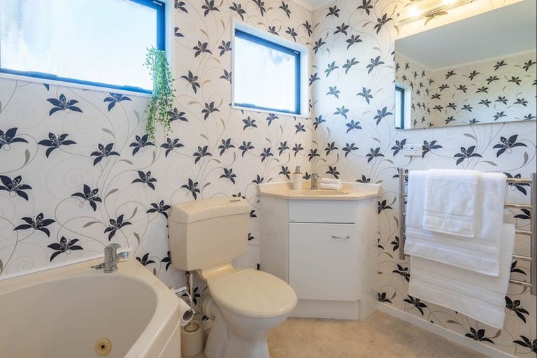 Photo of property in 11 Kea Street, Waikanae, 5036