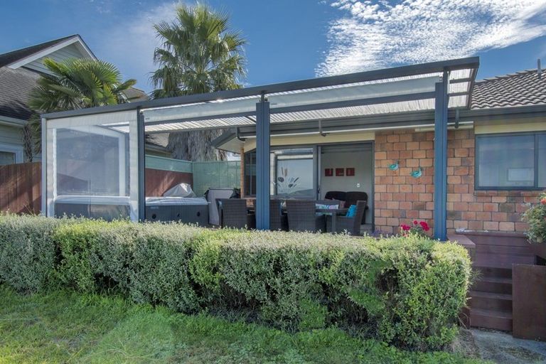 Photo of property in 16 Gibson Place, Papamoa Beach, Papamoa, 3118