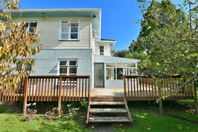 Photo of property in 11 Westbourne Road, Murrays Bay, Auckland, 0630