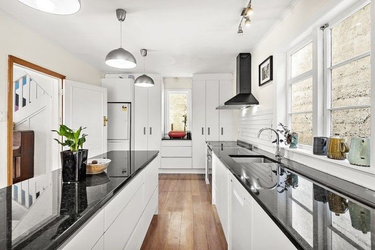 Photo of property in 100 Barnard Street, Wadestown, Wellington, 6012