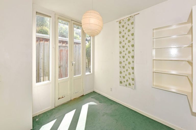 Photo of property in 16 Ripon Street, Lyttelton, 8082