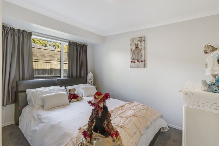 Photo of property in 5 Amoka Crescent, Parklands, Christchurch, 8083