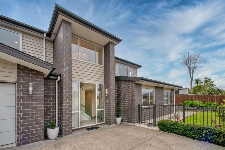 Photo of property in 11 San Casello Rise, Henderson, Auckland, 0612