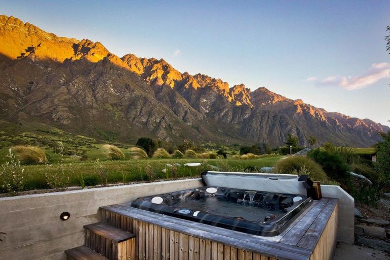 Photo of property in 6 Stockyard Lane, Jacks Point, Queenstown, 9371