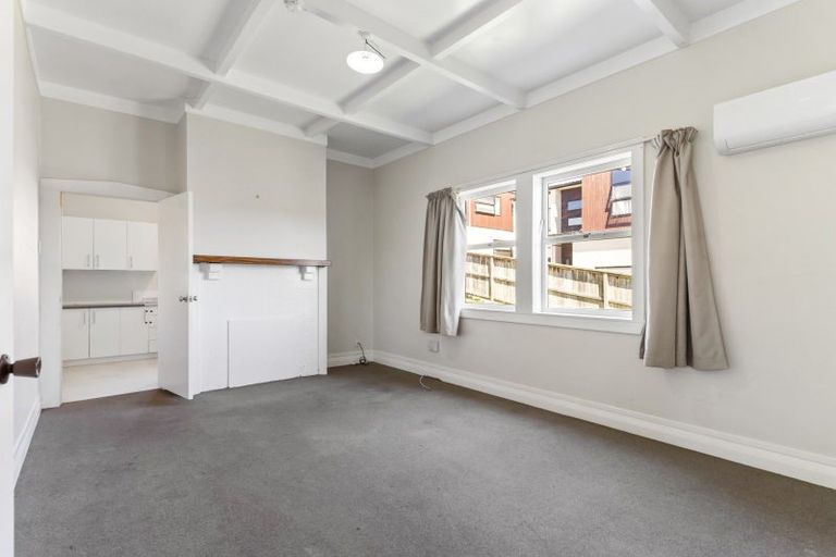 Photo of property in 1/8 Corunna Road, Milford, Auckland, 0620