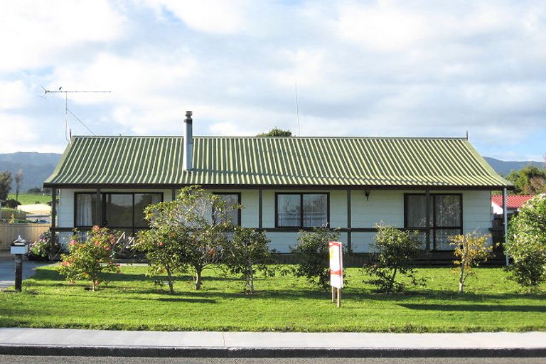 Photo of property in 42 Freemans Road, Otaki, 5512