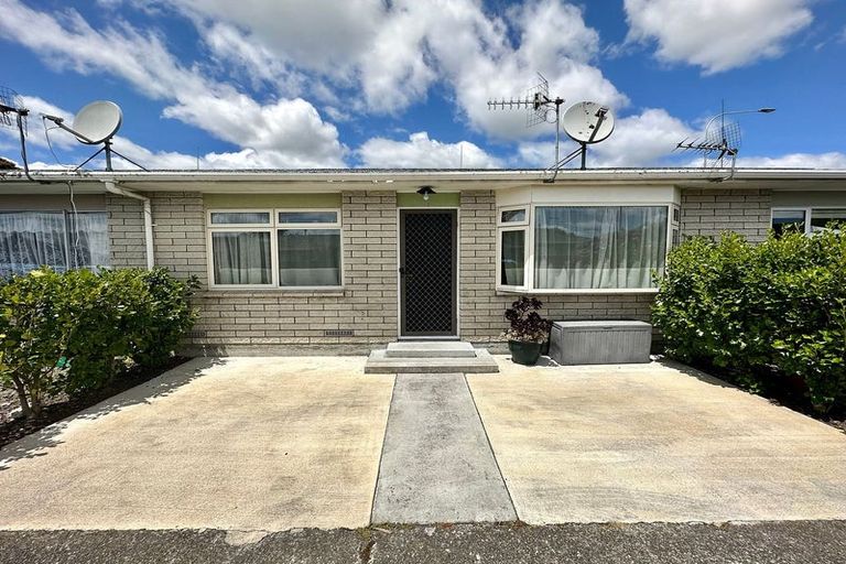 Photo of property in 2/299 Ruahine Street, Terrace End, Palmerston North, 4410