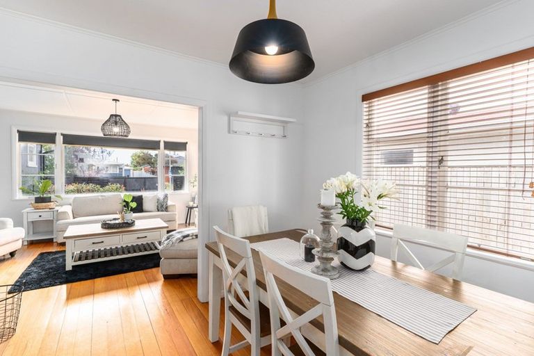 Photo of property in 6 Newhaven Place, Roslyn, Palmerston North, 4414