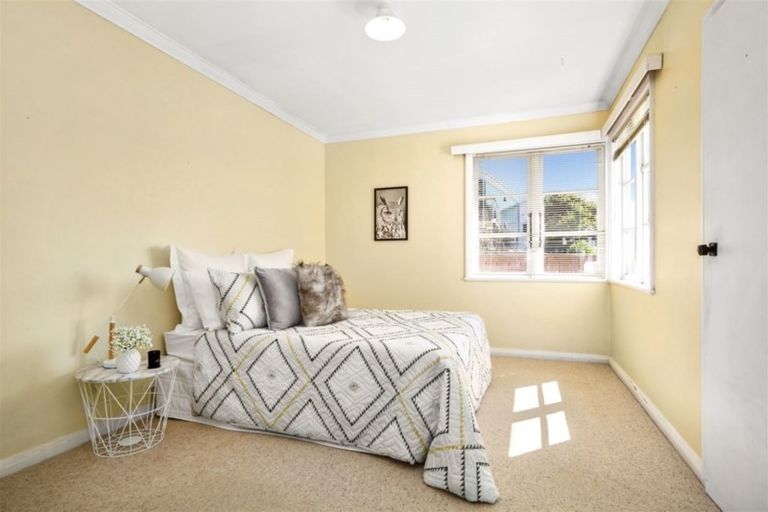 Photo of property in 94 Nicholson Road, Khandallah, Wellington, 6035