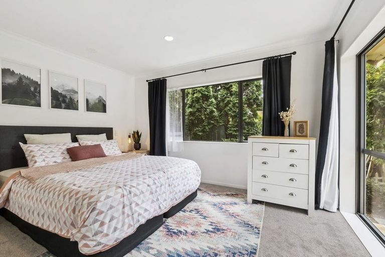 Photo of property in 23 Delmont Close, East Tamaki Heights, Auckland, 2016