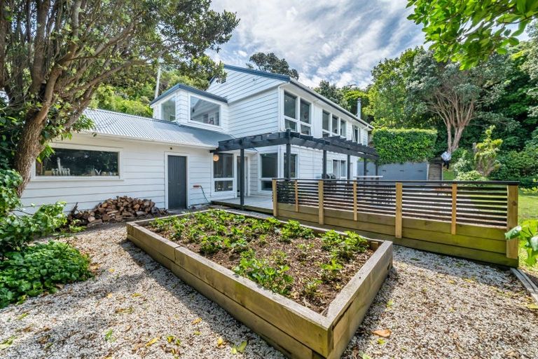 Photo of property in 20 Raroa Place, Pukerua Bay, 5026