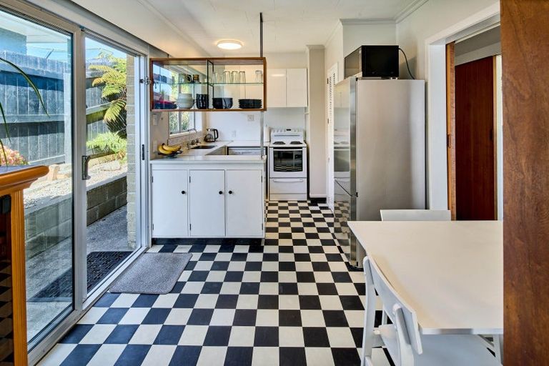 Photo of property in 18 Anthony Grove, Paraparaumu Beach, Paraparaumu, 5032