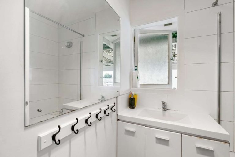 Photo of property in 15 Gee Place, Mangere East, Auckland, 2022