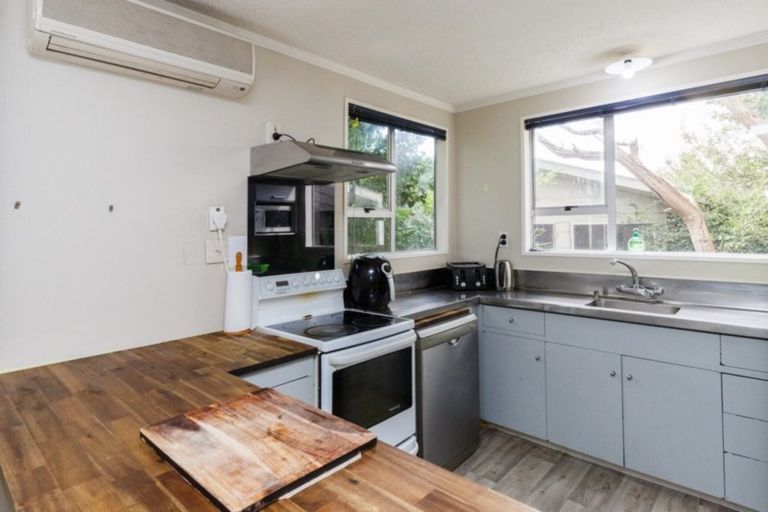 Photo of property in 14 Raglan Avenue, Cloverlea, Palmerston North, 4412