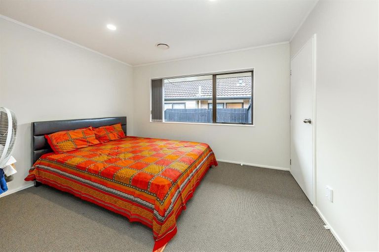 Photo of property in 2/23 Lowburn Place, Clover Park, Auckland, 2019