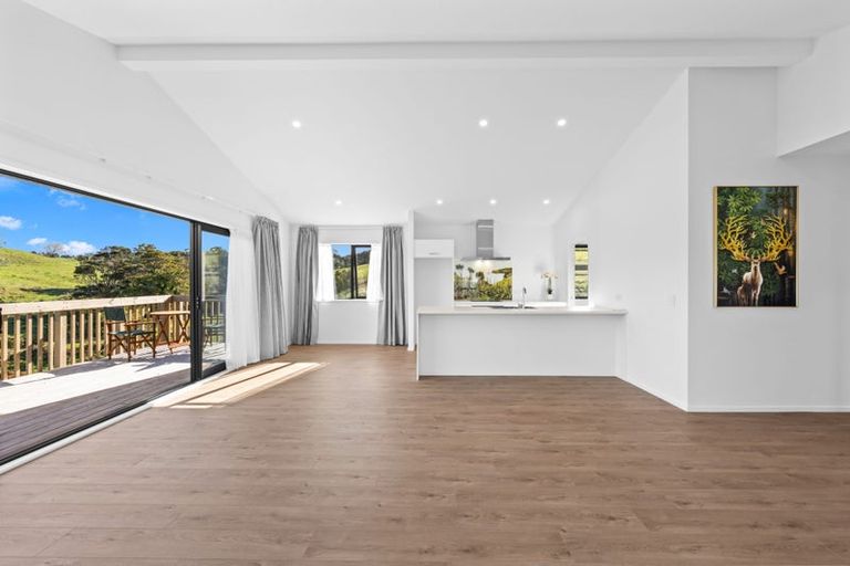 Photo of property in 12 Arahanga Road, Paparoa, 0571
