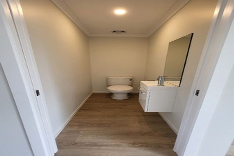 Photo of property in 2/81 Pilkington Road, Panmure, Auckland, 1072