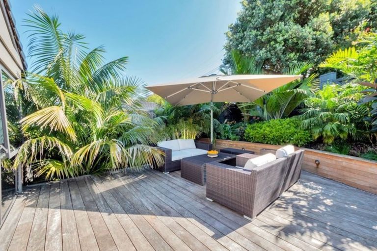 Photo of property in 1/8 Commodore Parry Road, Castor Bay, Auckland, 0620