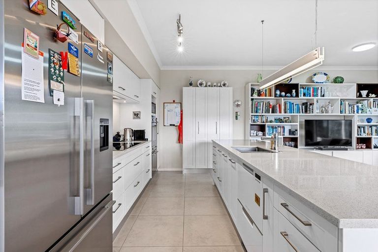 Photo of property in 61 Panorama Heights, Orewa, 0931