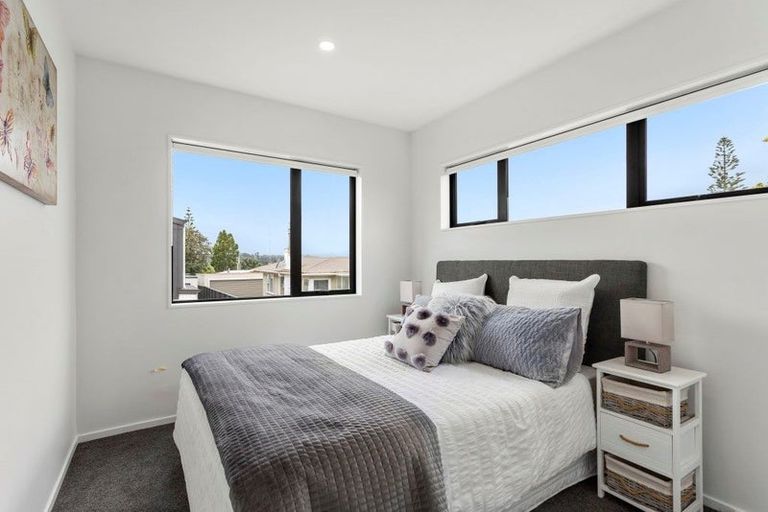 Photo of property in 2/86 Gloria Avenue, Te Atatu Peninsula, Auckland, 0610