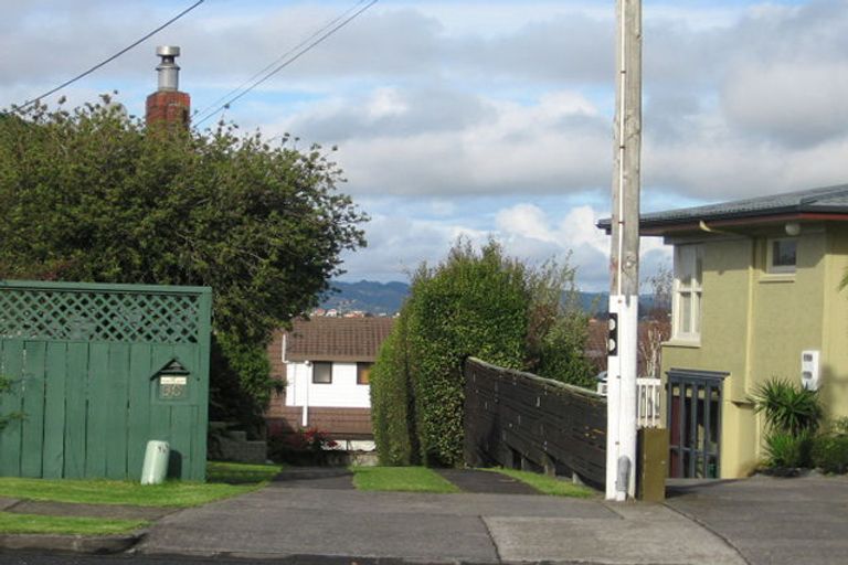 Photo of property in 2/90 Bradbury Road, Botany Downs, Auckland, 2010