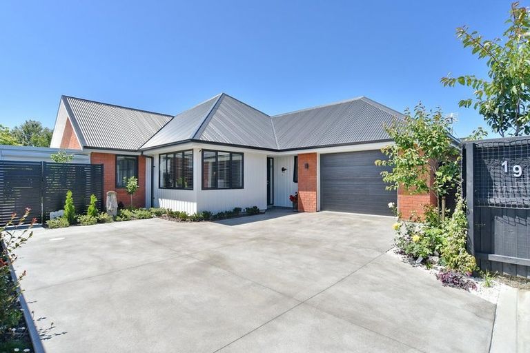 Photo of property in 19 Pembrook Close, Rangiora, 7400
