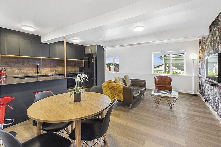 Photo of property in 7 Wesley Road, Kelburn, Wellington, 6012