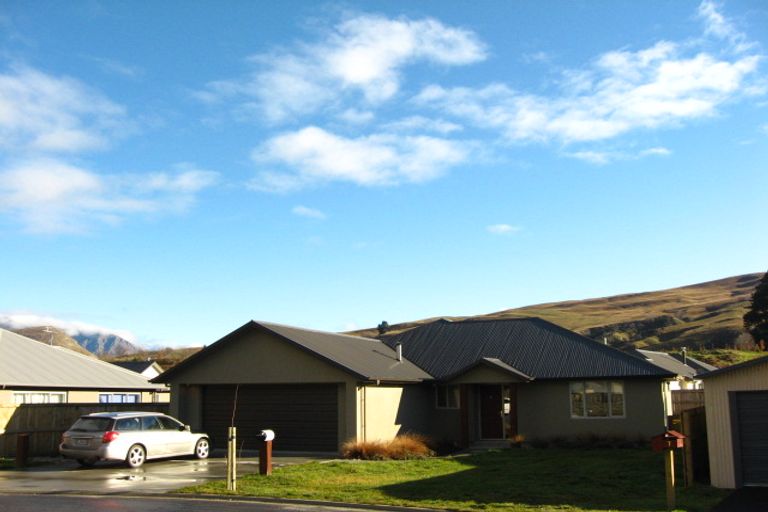 Photo of property in 5 Coburn Place, Lake Hayes, Queenstown, 9304