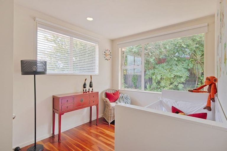 Photo of property in 2/46 Blakeborough Drive, Forrest Hill, Auckland, 0620