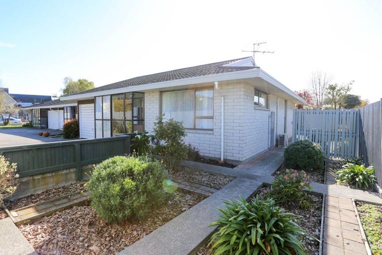 Photo of property in 2/13 Main South Road, Sockburn, Christchurch, 8042