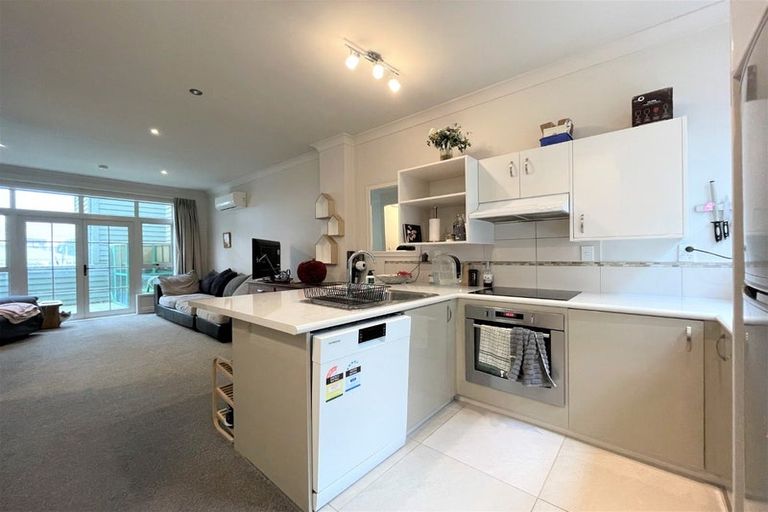 Photo of property in 42 Pipitea Street, Thorndon, Wellington, 6011