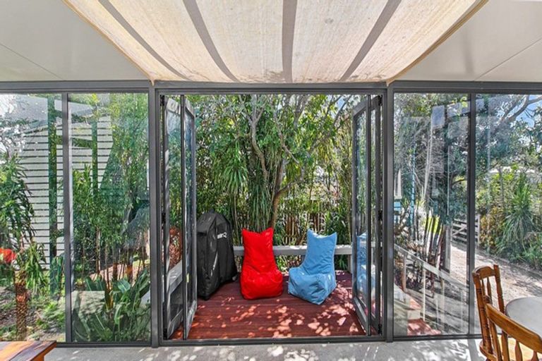 Photo of property in 1933 Parewanui Road, Parewanui, Bulls, 4894