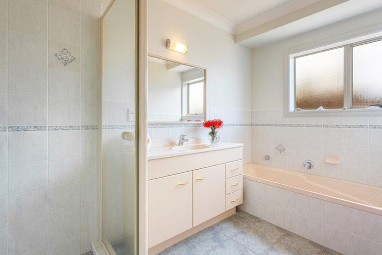 Photo of property in 29 Hercules Drive, Henderson, Auckland, 0612