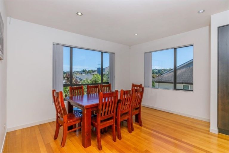 Photo of property in 31 Cricklade Terrace, Windsor Park, Auckland, 0632