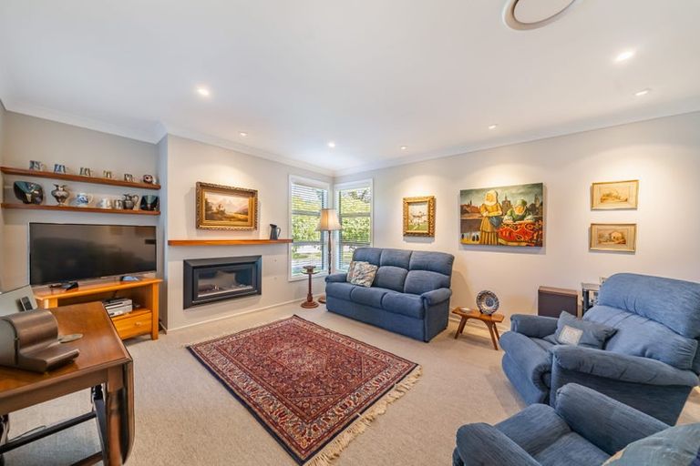 Photo of property in 6 Bateson Way, Heretaunga, Upper Hutt, 5018