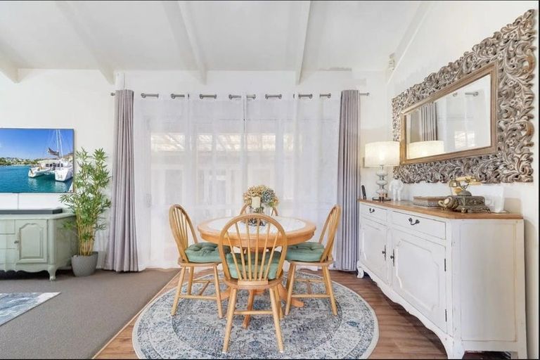 Photo of property in 65 Golding Road, Pukekohe, 2677