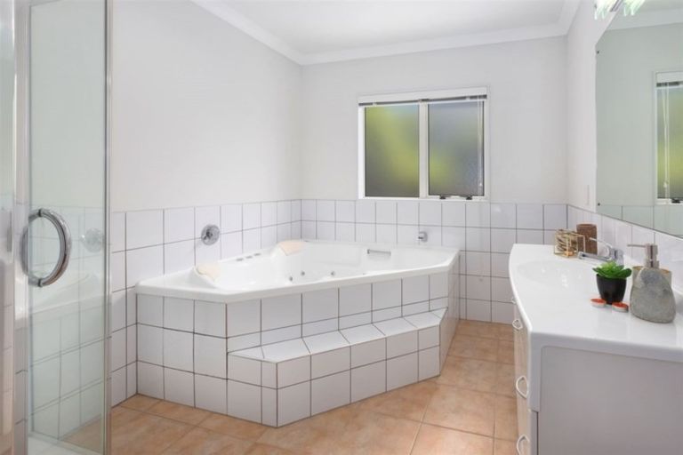 Photo of property in 17 Ashleigh Way, Waikanae Beach, Waikanae, 5036