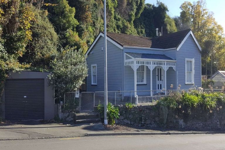 Photo of property in 98 Milton Road, Bluff Hill, Napier, 4110