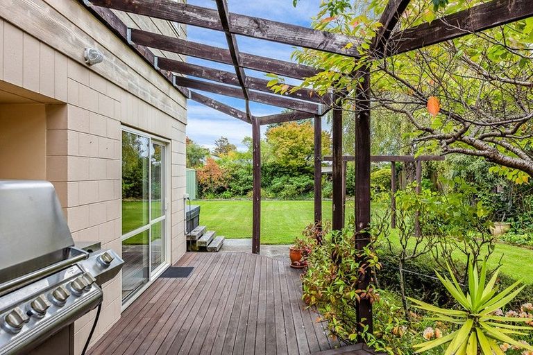 Photo of property in 16 Ngaio Street, Saint Martins, Christchurch, 8022