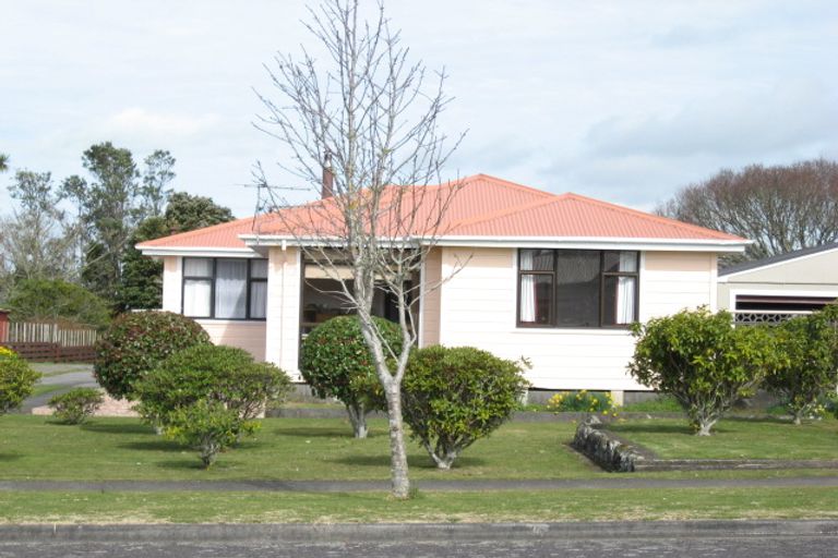 Photo of property in 15 Olivia Street, Stratford, 4332