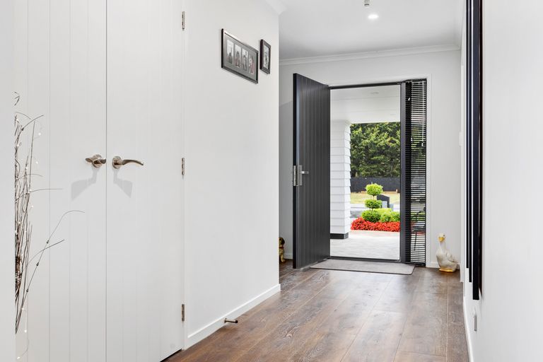 Photo of property in 15 Maple Grove, Kingston, Wellington, 6021