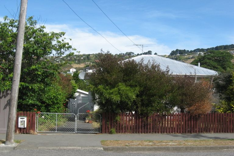 Photo of property in 17 Taupata Street, Redcliffs, Christchurch, 8081