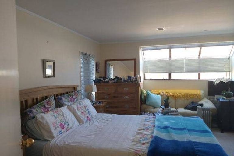 Photo of property in 1/1 Takutai Avenue, Bucklands Beach, Auckland, 2012