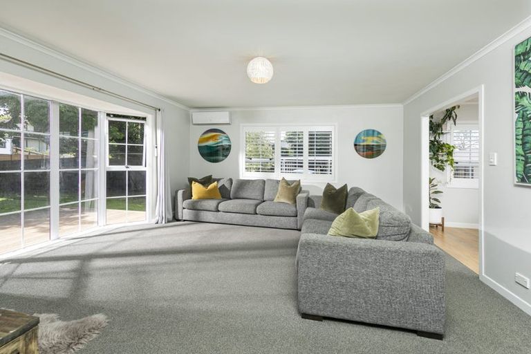 Photo of property in 107 Oreil Avenue, West Harbour, Auckland, 0618