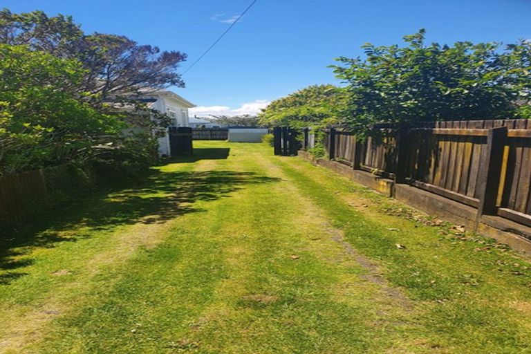 Photo of property in 20 Strange Street, Waitara, 4320