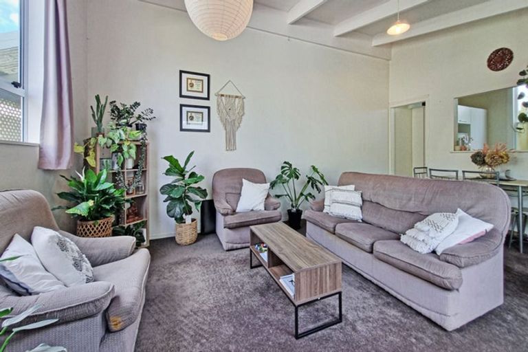 Photo of property in 16 Lawrence Street, Newtown, Wellington, 6021