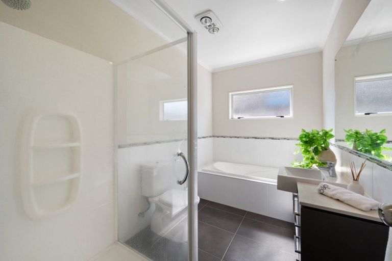 Photo of property in 231 Jeffs Road, Flat Bush, Auckland, 2016