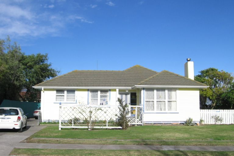 Photo of property in 18 Wyatt Avenue, Onekawa, Napier, 4110