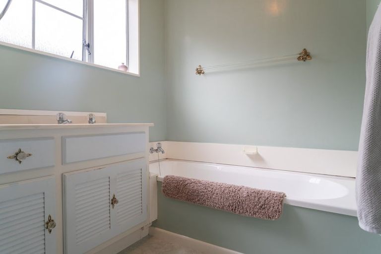 Photo of property in 3 Tralee Place, Johnsonville, Wellington, 6037